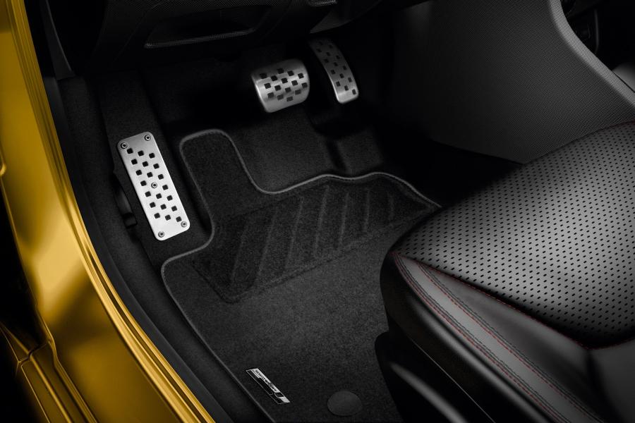  Renault Clio RS 200 EDC 2012 года  (фото 17 из 50)